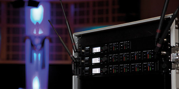 Soundcraft 新推出的 Vi5000 和 Vi7000 数字调音台内置了对 Shure ULX-D 和 QLX-D 数字无线系统的本地监听和控制功能