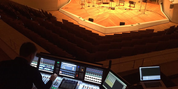 在 Vi6 和 Studer Vista 9 之后，Soundcraft Vi3000 也加入了柏林爱乐乐团的室内音乐厅