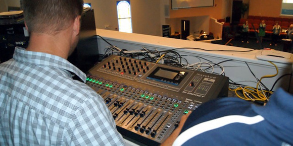 中央浸信会教堂通过小型调音台 Soundcraft Si Impact 实施宏伟计划
