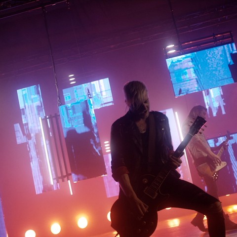 How to use creative video panels in music video production