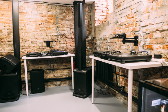 Uppercuts DJ Academy Stays on the Cutting-Edge of Music Education with HARMAN Professional Solutions