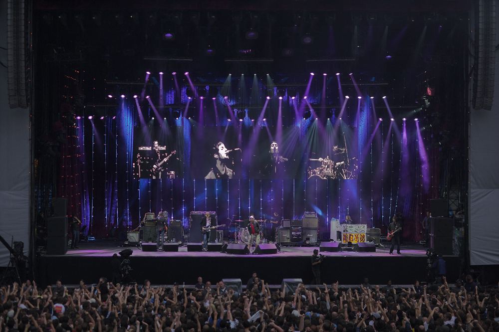 Oasis Tours with Large MAC Rig