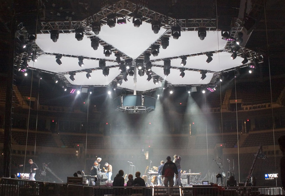 Maxxyz, Maxedia, MAC 700’s for George Strait
