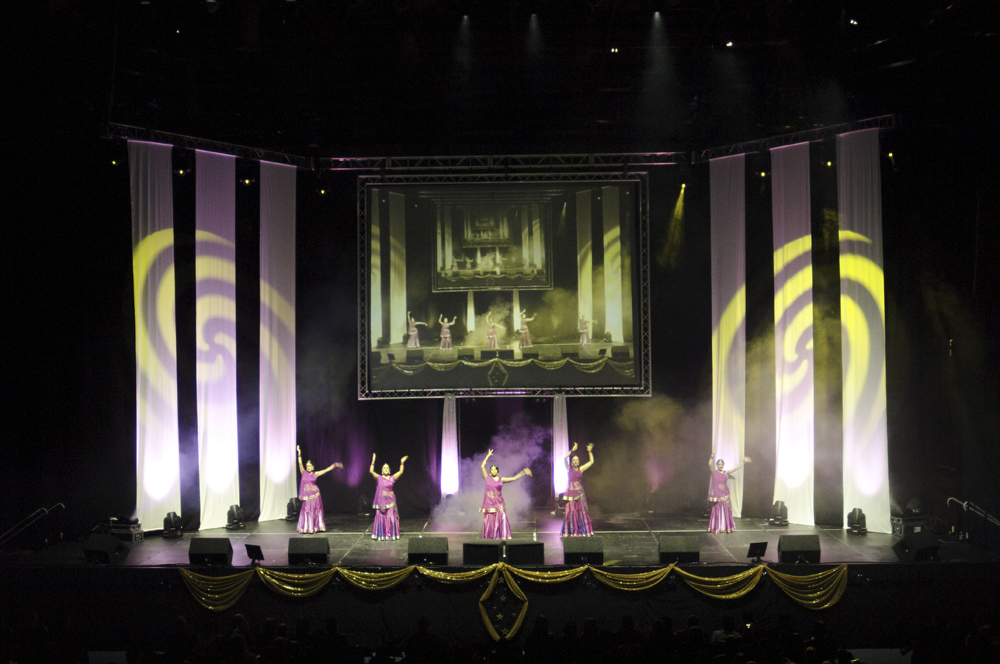 Martin & Mojo Create Britt UK Winter Conference with MAC 700s