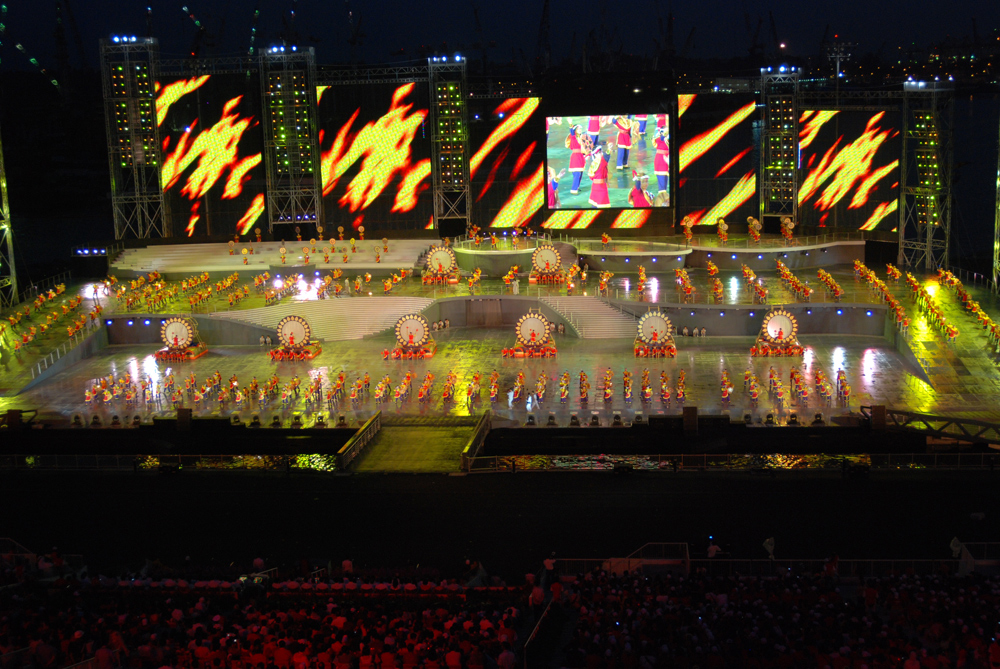 Singapore Celebrates with MAC 2000 Wash XB™ Color