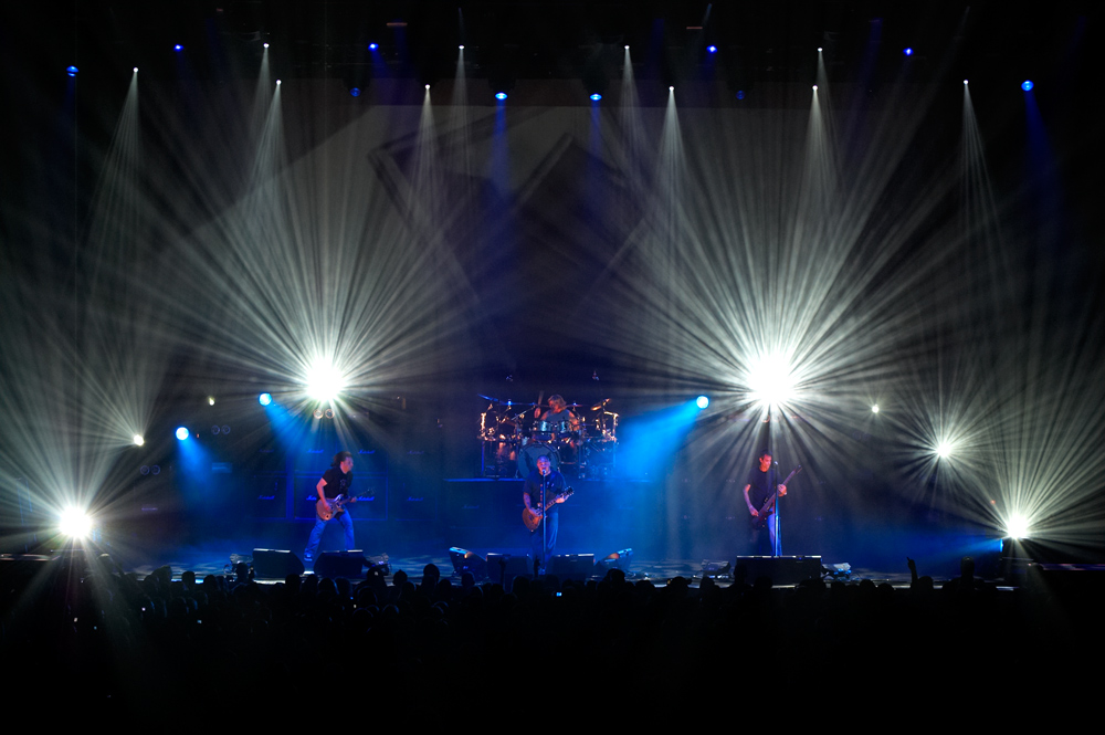 Martin MAC III Profile™ no ‘Illusion’ on Staind Tour