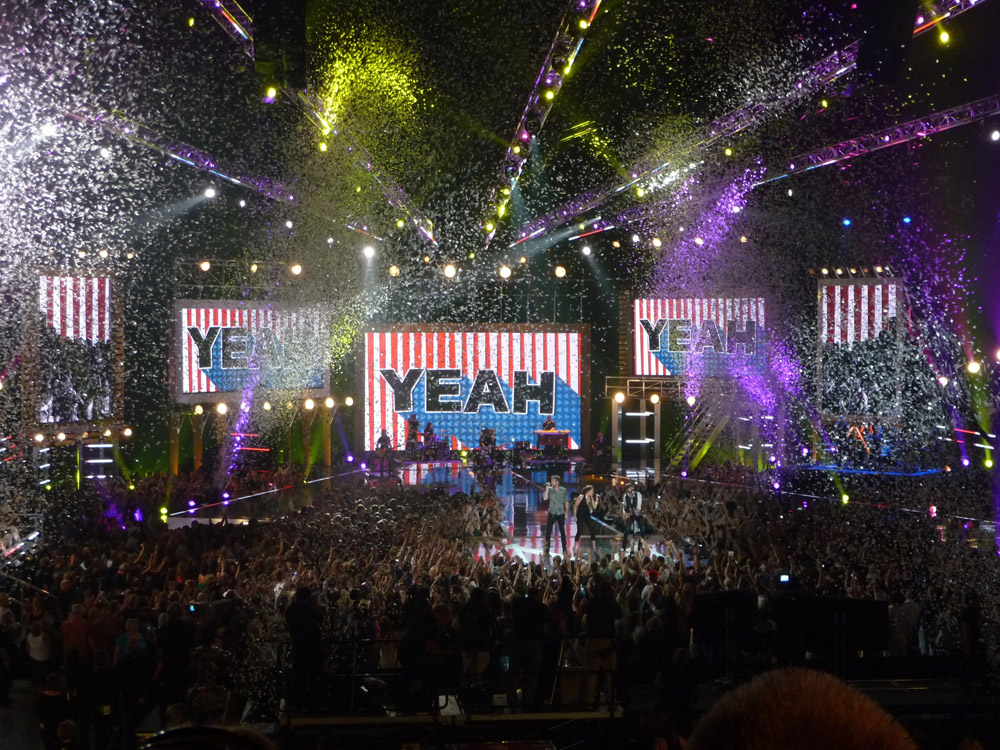 MAC 2000 Wash XB™ Highlights Country Music’s Biggest Stars on 2010 CMT Awards