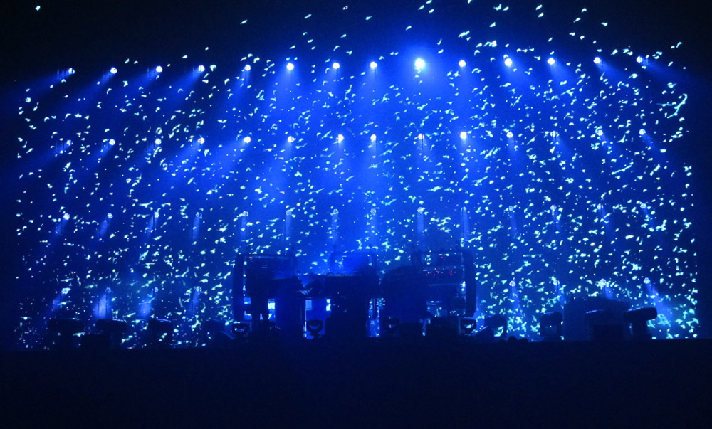 LD Paul Normandale Chooses MAC Luminaires for Chemical Brothers 2011 World Tour
