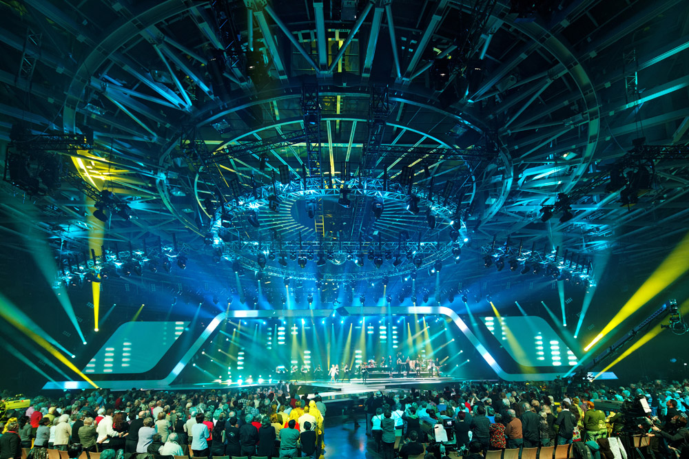 New MAC III AirFX™, Movable LC Series “Doors“ on Helene Fischer Shows