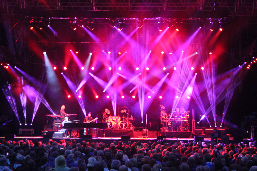 Sir Elton John in Denmark with Martin MAC Rig