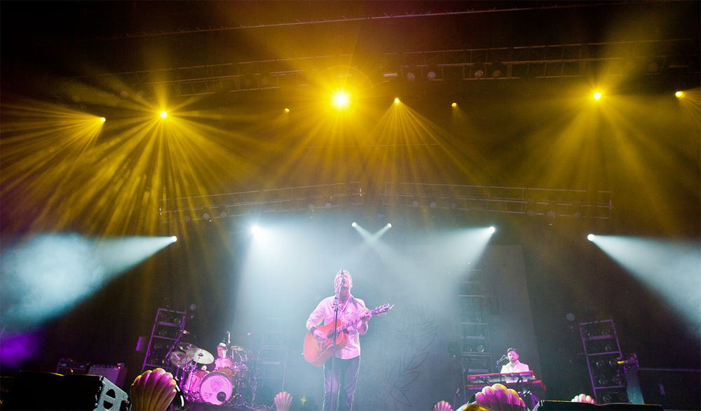 Singer-songwriter Frank Turner shines on tour with Martin Professional
