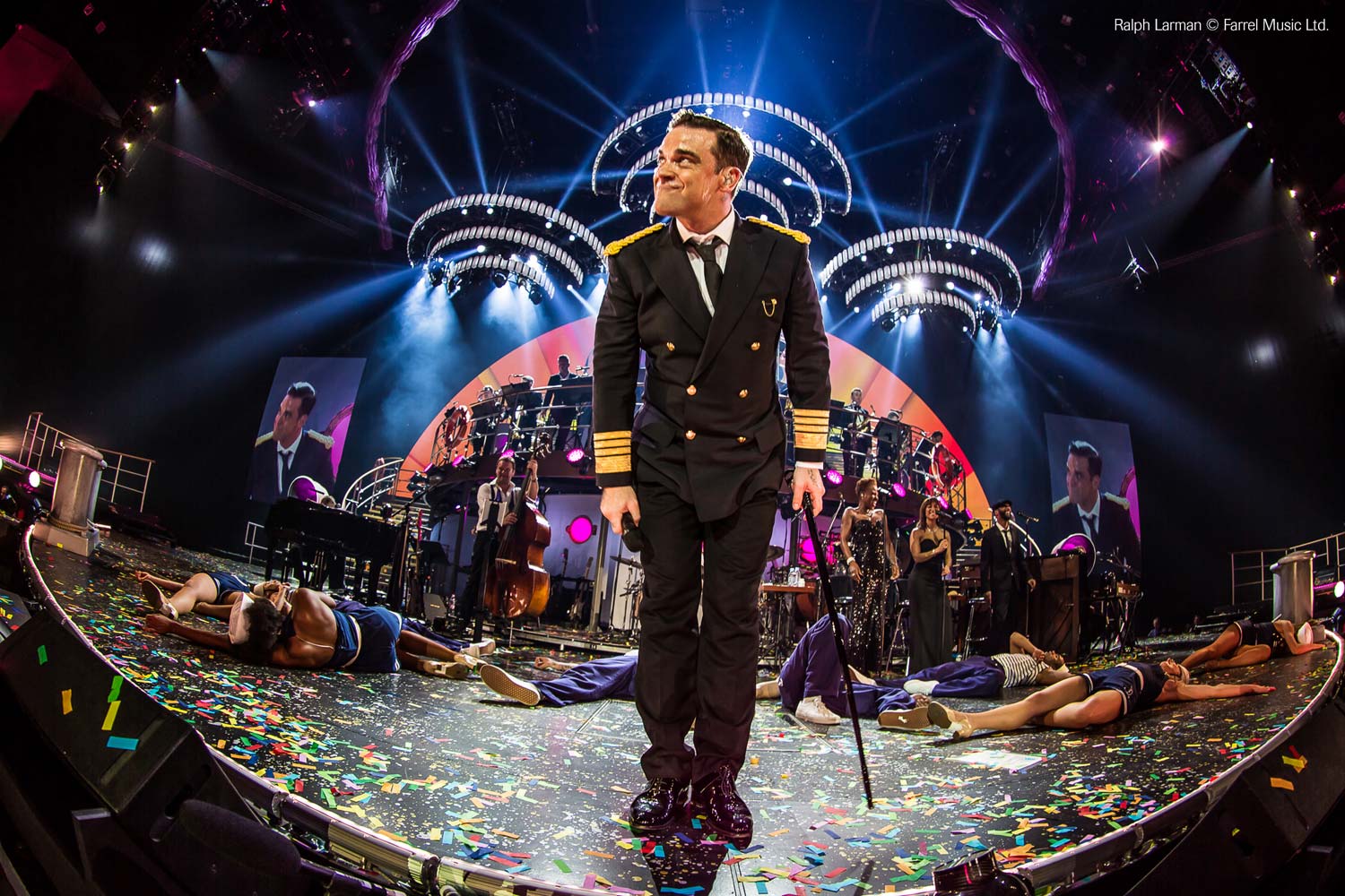 MAC Quantum Wash, VC-Strips, Tripix and friends entertaining you alongside Robbie Williams