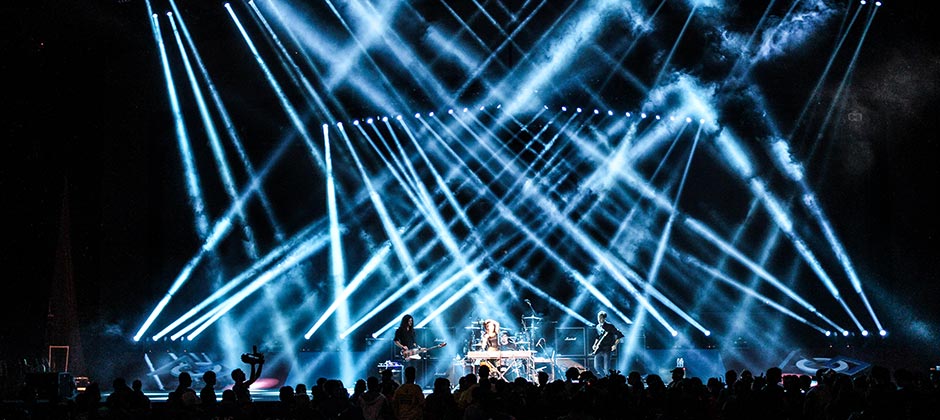 Martin lighting fixtures streamline the 2015 FIRST Championship events and concert