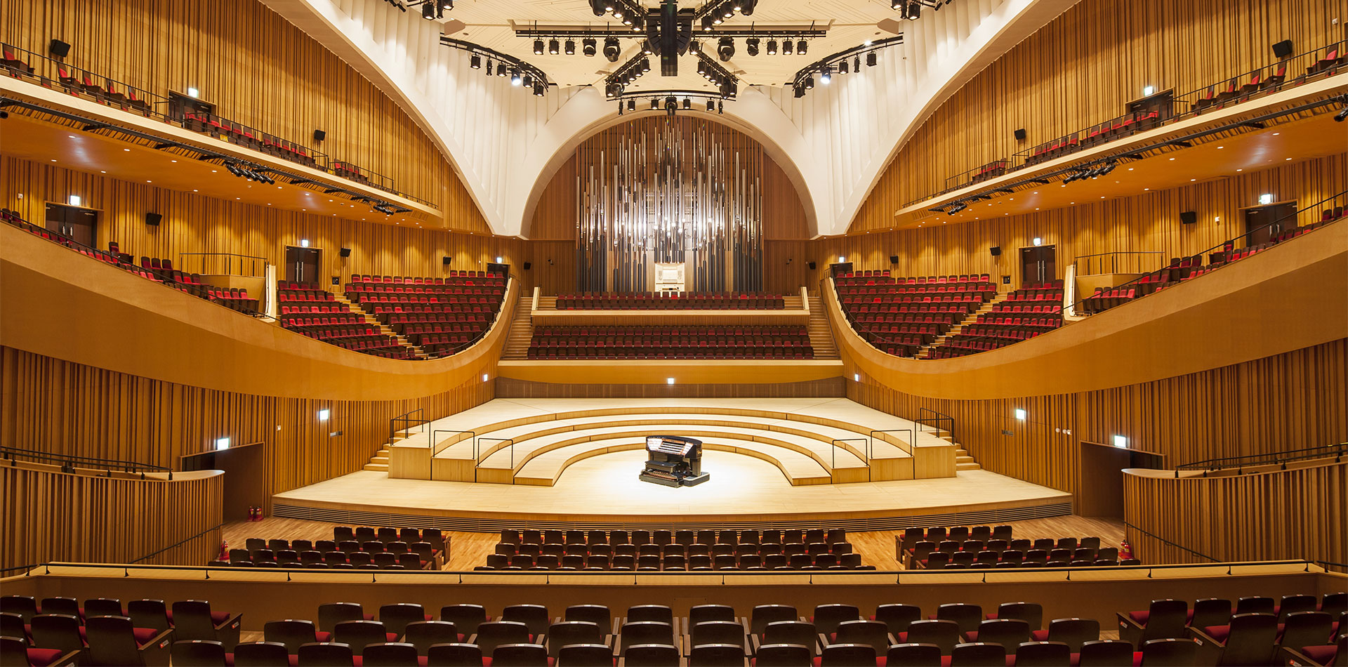 Seoul’s Elegant Lotte Concert Hall Upgrades to A State-of-the-Art Martin By HARMAN Lighting Solution
