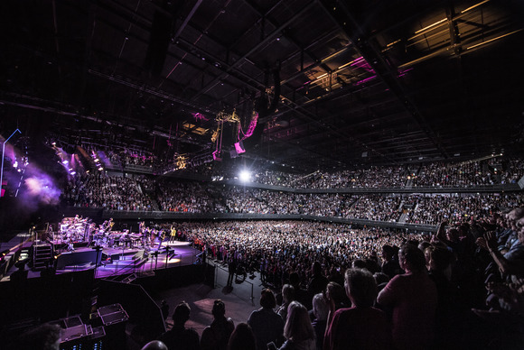 Neil Diamond Shines on the “50 Year Anniversary World Tour” with HARMAN Professional Solutions