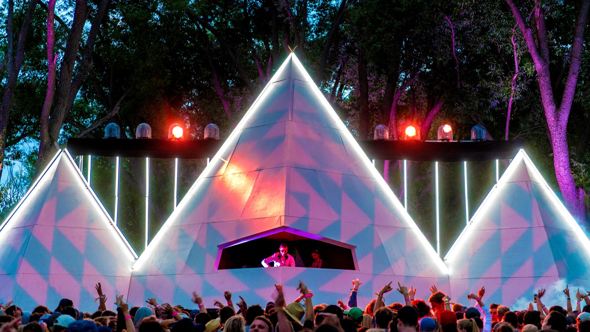 Rhythm & Alps Music Festival Rings in the New Year with Martin by HARMAN Lighting Solutions