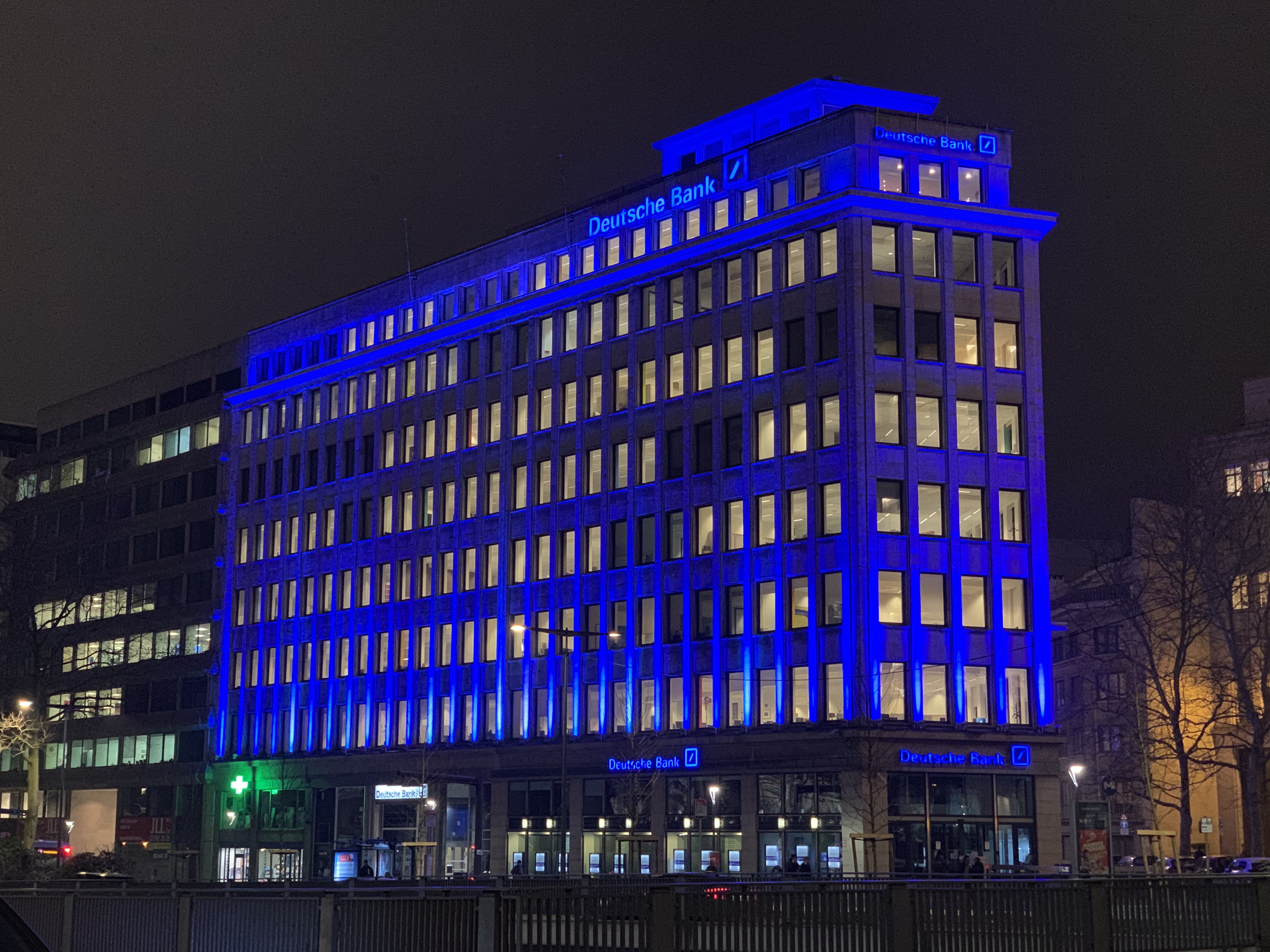 Magic Monkey Brings Deutsche Bank’s Brussels Location To Life With Martin by HARMAN Outdoor LED Lighting Fixtures