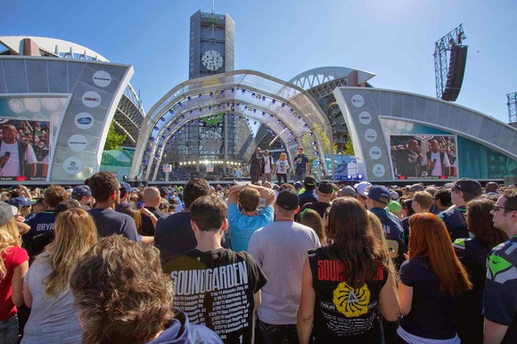 Firehouse Productions Scores Big at 2014 NFL Kickoff Event With HARMAN’s JBL VTX Line Arrays and Crown I-Tech HD Amplifiers 